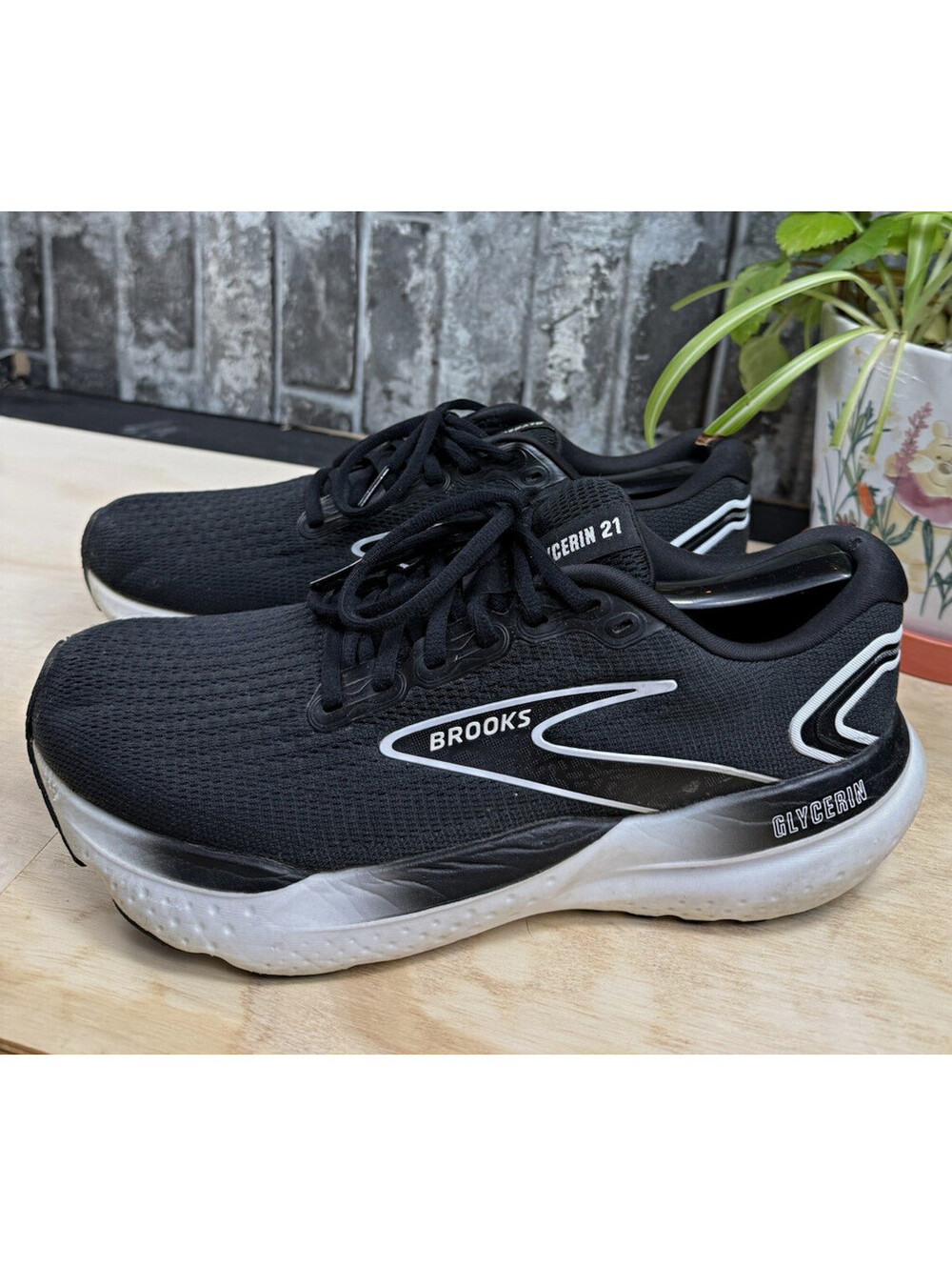 Brooks Glycerin 21 Men's Black/White Solid Low Top Lace-Up Athletic Sneaker